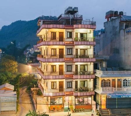 Hotel Ezen ポカラ エクステリア 写真